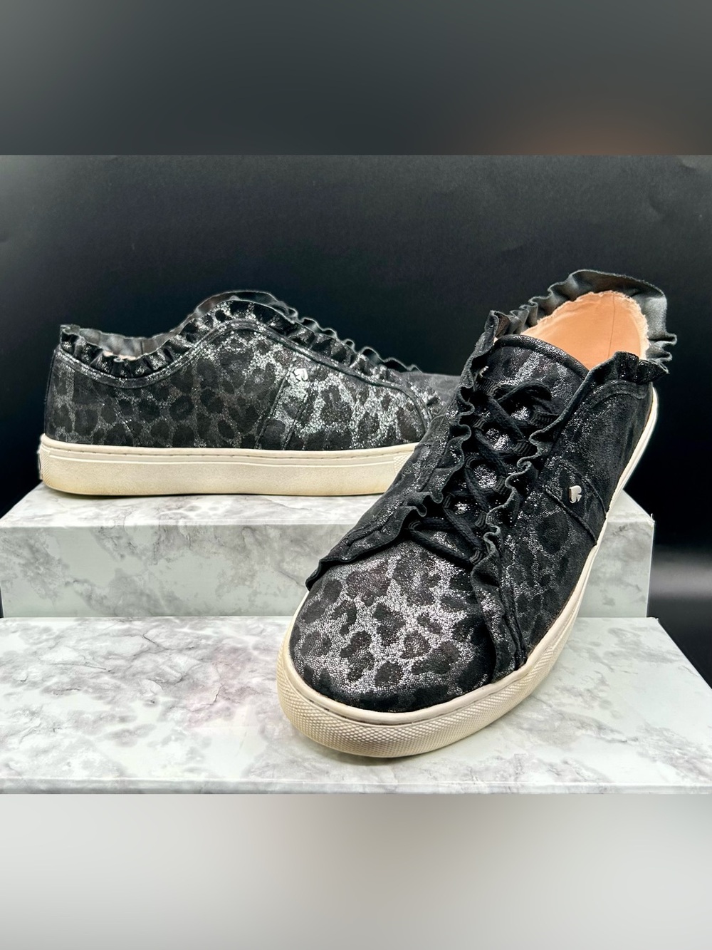 KATE SPADE Lynn  Speakers Metallic Leopard Print  Leather. Size 8.5 M